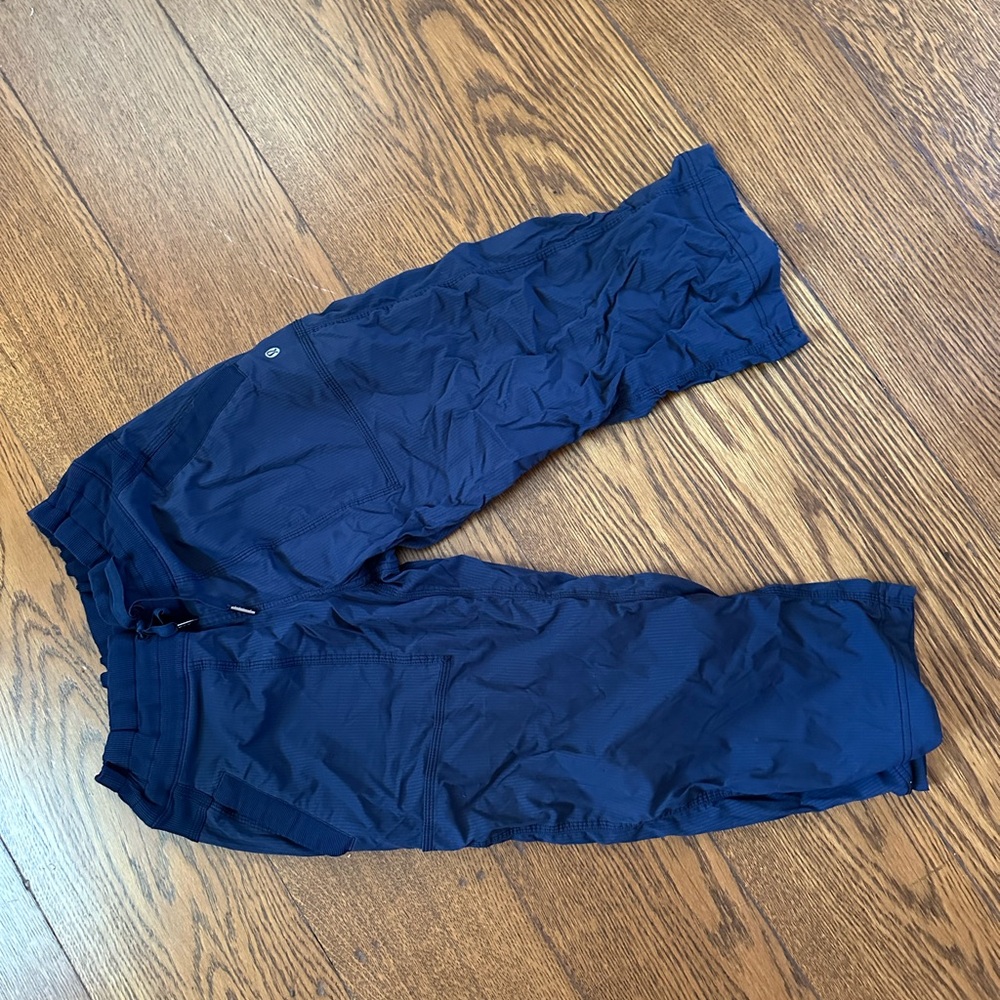 Lululemon cropped navy pants